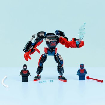 Robotul lui Miles Morales vs Omul Păianjen 2099
