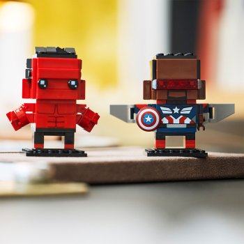 Capitanul America si Red Hulk