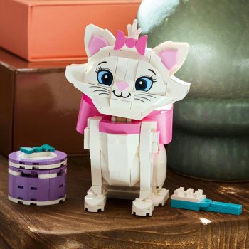 Adorabila Marie din Pisicile aristocrate