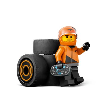 Pilot F1 cu masina de curse McLaren