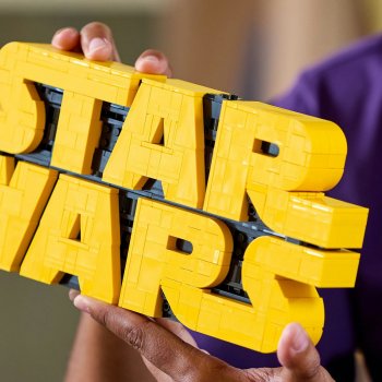 Logoul Star Wars din caramizi