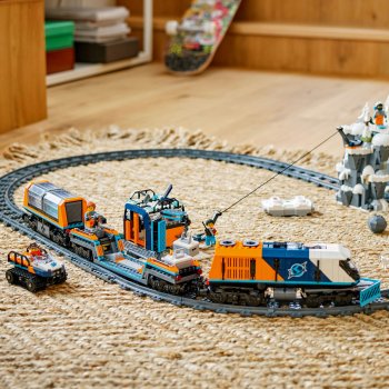 Trenul expres al exploratorilor spre Polul Arctic