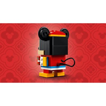 Mickey Mouse costumat in Festivalul Primaverii