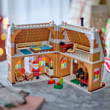 Casa festiva din turta dulce