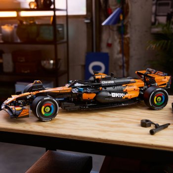 Mașina F1 McLaren MCL39