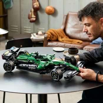 Mașina F1® Aston Martin Aramco AMR25