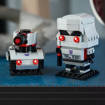 Robotul și vehiculul Megatron