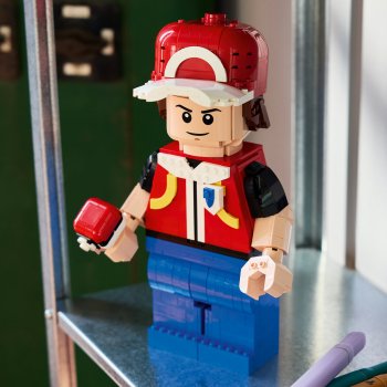 Minifigurină Red în format mare