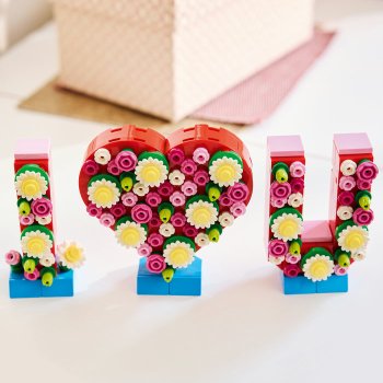 Literele lui LOVE