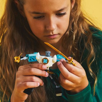 Costumul robot de lupta al lui Zane