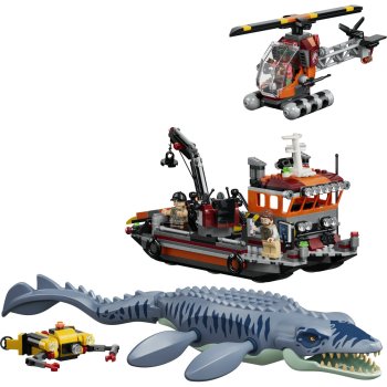 Un Mosasaurus atacă o barcă