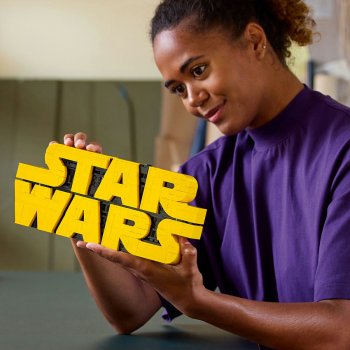 Logoul Star Wars din caramizi