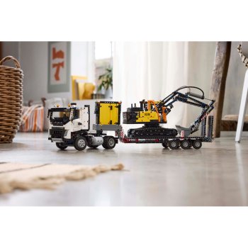 Camionul FMX si excavatorul electric EC230 de la Volvo