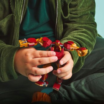 Robotul Iron Man vs. Ultron