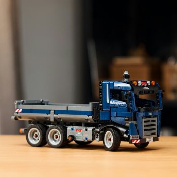 Camion cu bena basculanta