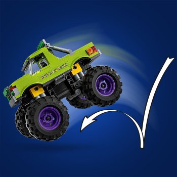 Hulk în vehicul de teren contra lui Thanos