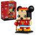 Mickey Mouse costumat in Festivalul Primaverii