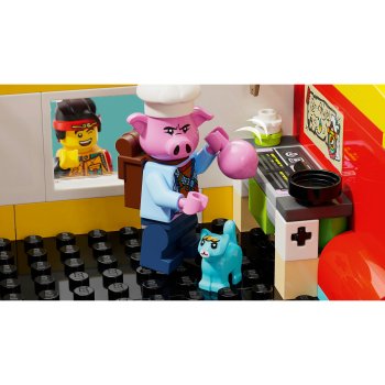 Camionul electric al echipei lui Monkie Kid