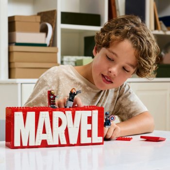 Sigla si minifigurine MARVEL