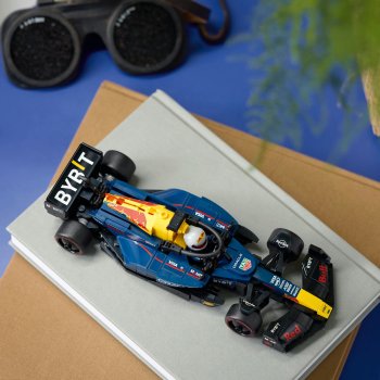 Masina de curse F1® Oracle Red Bull Racing RB20 - Ambalaj deteriorat