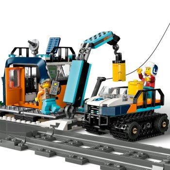 Trenul expres al exploratorilor spre Polul Arctic