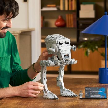 Robotul biped AT-ST