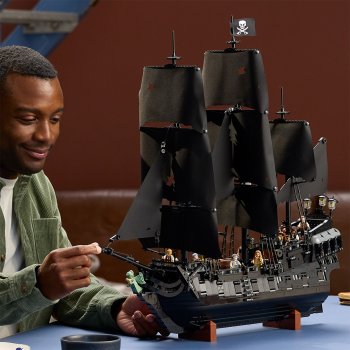 Corabia de pirati a capitanului Jack Sparrow