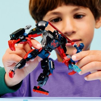Robotul lui Miles Morales vs Omul Păianjen 2099