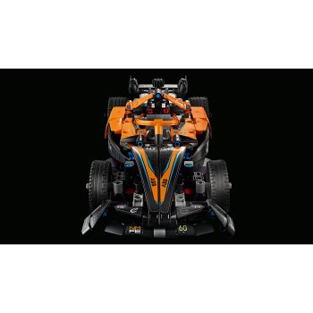 Masina de cursa NEOM McLaren Formula E 