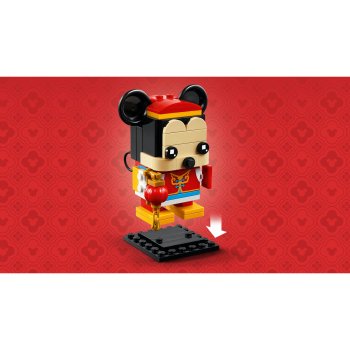 Mickey Mouse costumat in Festivalul Primaverii