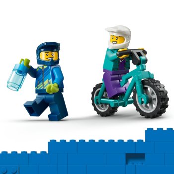 Furgonetă de aventuri cu bicicleta montană