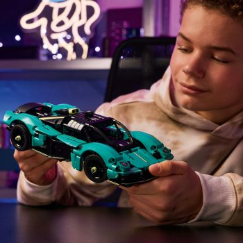 Aston Martin Valkyrie - Ambalaj deteriorat