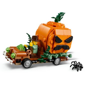 Camioneta cu dovleac sculptat