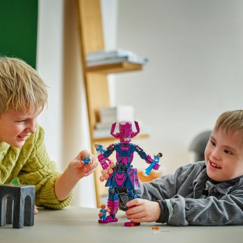 Figurina de constructie: Cei patru fantastici vs. Galactus